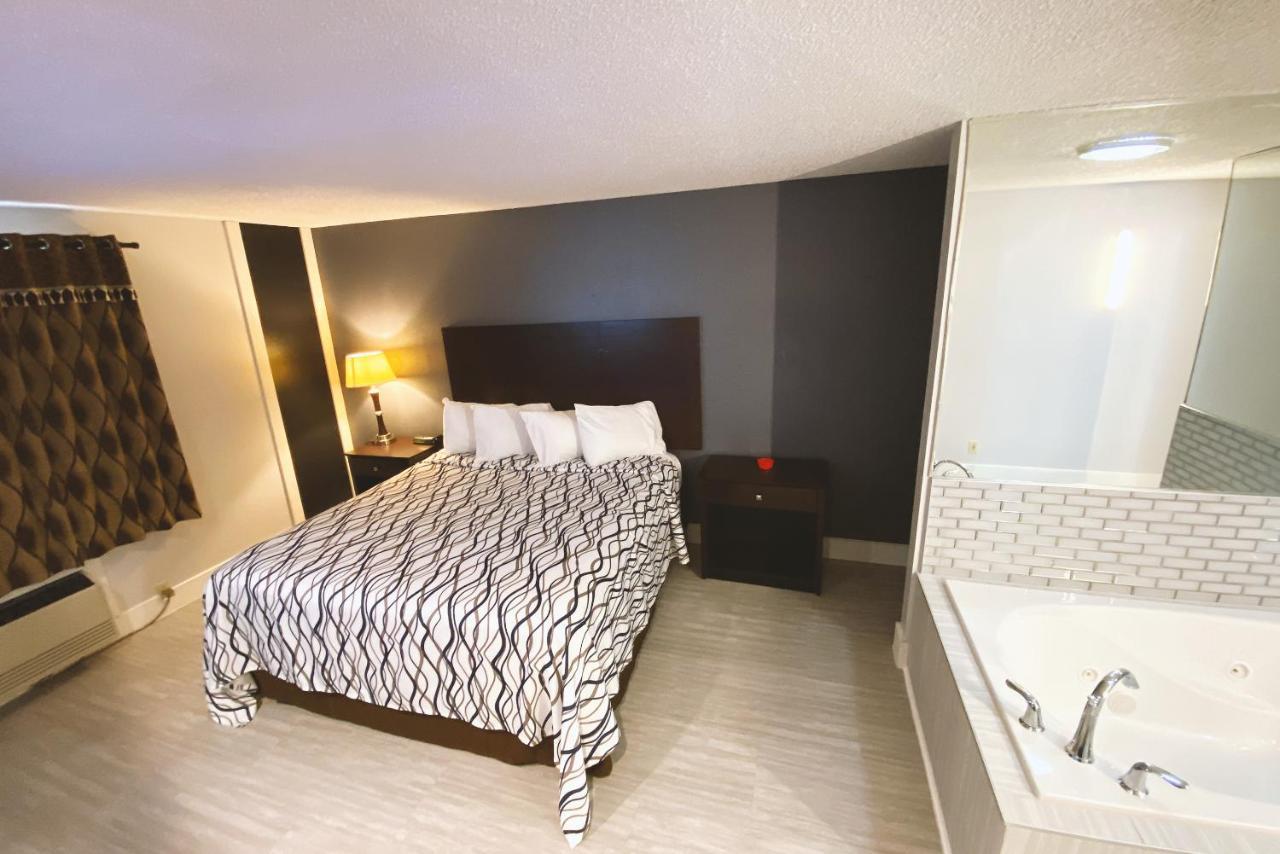 Coratel Inn & Suites By Jasper Hastings Exteriör bild